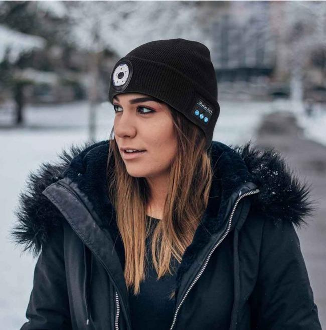 GORRO CON BLUETOOTH Y LUZ LED RECARGABLE