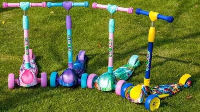 SCOOTER PARA NIÑOS MUSICAL Y CON LUCES FAST Y FUN