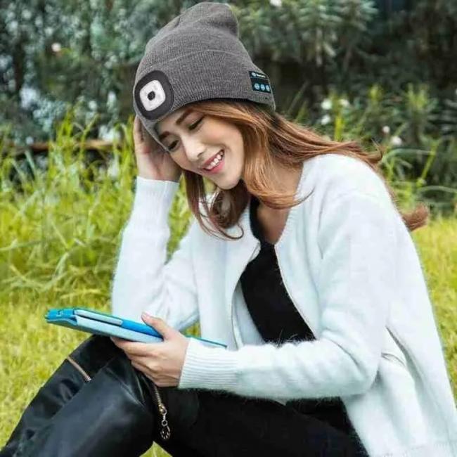 GORRO CON BLUETOOTH Y LUZ LED RECARGABLE